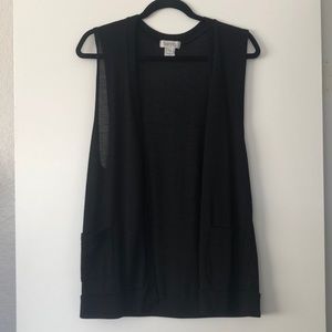 Sleeveless cardigan sweater
